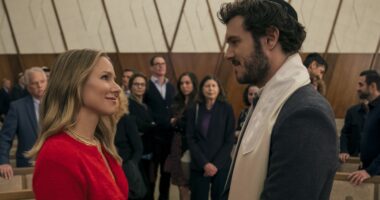 Netflix’s Nobody Wants This Is An Unexpected Fleabag Companion