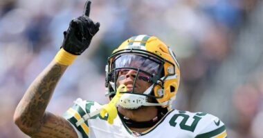 Packers CB Alexander Catches Stray From Vikings WR Jefferson