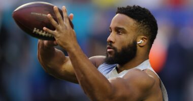 Steelers Lose RB Boston Scott to Injury, Sign RB Aaron Shampklin