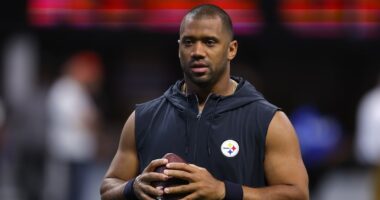 Steelers' Mike Tomlin Declines Questions on QB Russell Wilson