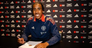 The deciding factor in Leny Yoro 's decision to join Manchester United has been revealed