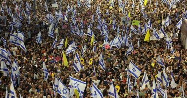 Tens of thousands of protestors gather in Tel Aviv on Sunday night