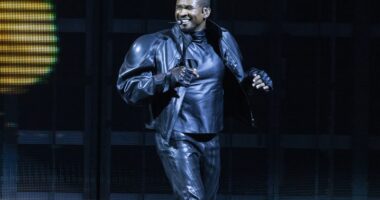 Usher Smoothly Dodge Hyped Fan Who Tries To Steal His Moment At Past Present Future Tour Stop