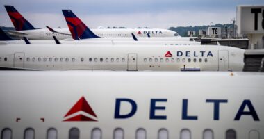 Video Delta Plane Colliding Smaller Plane Atlanta Airport Taxiway 