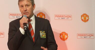 Bryan Robson will manage a team of Manchester United legends against Celtic this weekend
