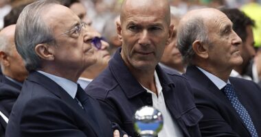 Zinedine Zidane has admitted it is unlikely he will take the charge at Manchester United , stating his reluctance to work in England is a key factor