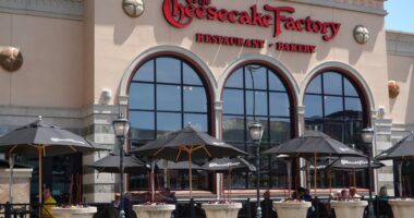 An activist investor reportedly wants Cheesecake Factory to split up. Analysts say it doesn’t need to.
