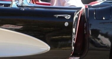 Ashton Kutcher received help from two Good Samaritans after his classic 1957 Chevrolet Corvette broke down in Sherman Oaks on Thursday afternoon