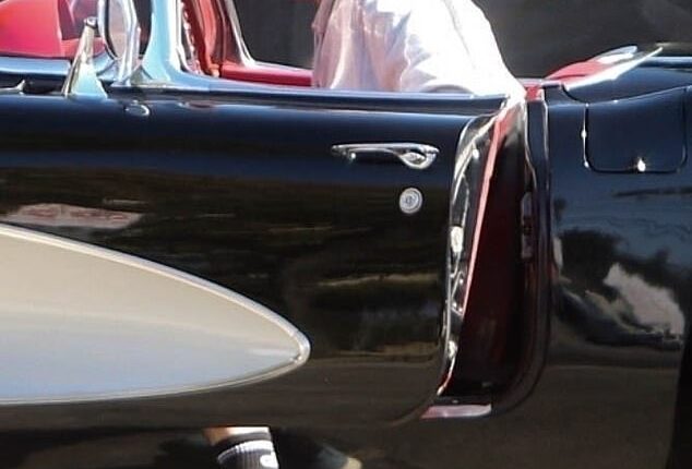 Ashton Kutcher received help from two Good Samaritans after his classic 1957 Chevrolet Corvette broke down in Sherman Oaks on Thursday afternoon