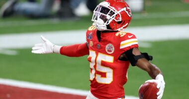 Chiefs CB Jaylen Watson 'on Crutches' as KC Awaits MRI Results
