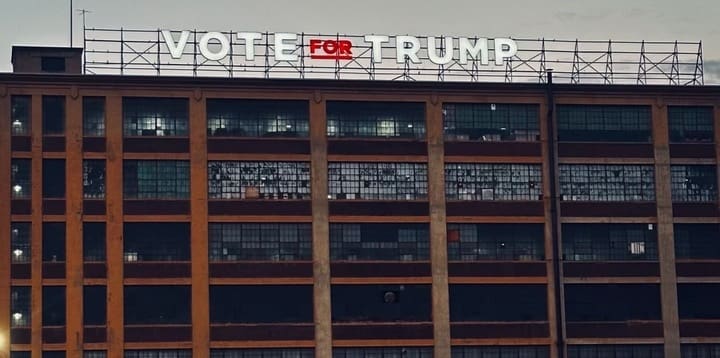 Custom Printing Company Sticker Mule Posts Massive ‘Vote For Trump’ Sign Atop Historic Building in NY
