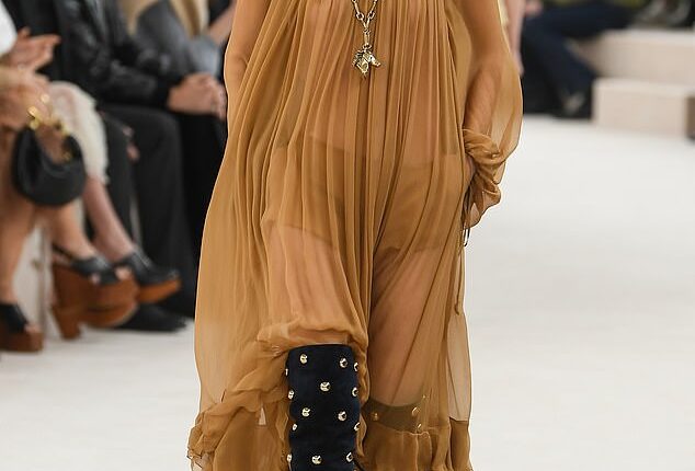 As seen on the Chloe runway, long flowing maxi dresses offer a mix of comfort, versatility, and a laid-back yet stylish aesthetic that suits the season