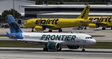 Frontier reportedly considering renewed merger talks with Spirit Airlines
