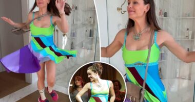 Jennifer Garner dresses as Jenna Rink in iconic '13 Going on 30' dress for Halloween