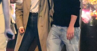 Jeremy Allen White and girlfriend Molly Gordon put on an affectionate display recently as they walked through the Big Apple