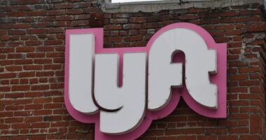Lyft told drivers they could make more than $30 an hour. The FTC says it deceived them.