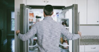 Man reaches breaking point with roommate’s girlfriend after she ate all his food