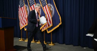 Minutes show a cautious Fed, economists say, with ‘little hurry to slash rates’