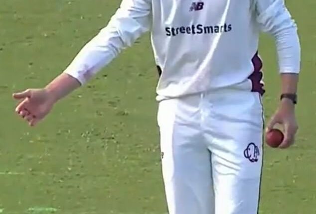 Marnus Labsuchagne has left fans divided over a bizarre fielding set up during Queensland's opening Sheffield Shield match