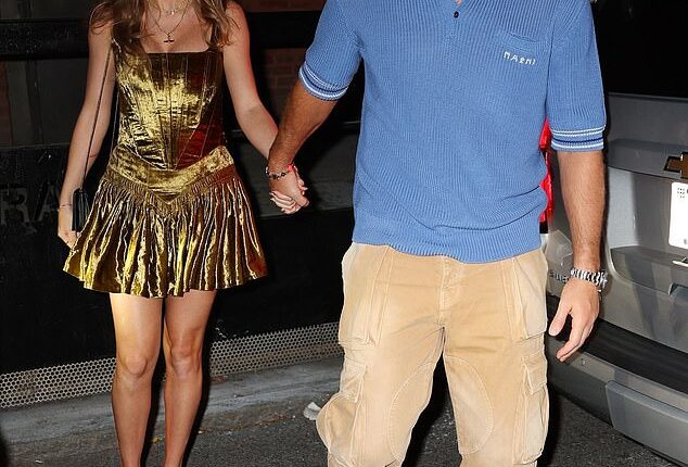 Taylor Swift looked stunning as she stepped out for a romantic date night with her boyfriend Travis Kelce on Saturday evening