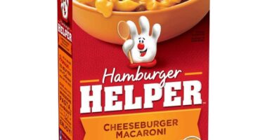 The bond king, Jeffrey Gundlach, says the economy isn’t working after seeing a Hamburger Helper ad