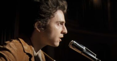 Timothée Chalamet Can Break A 21-Year-Old Oscars Record With Bob Dylan Movie