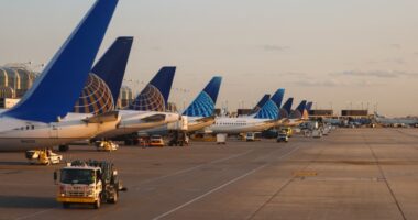 United Airlines sheds unprofitable capacity in better-than-expected quarter
