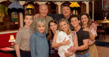 ‘Young Sheldon’ Matriarchs Return in New ‘Georgie & Mandy’s First Marriage’ Set Image