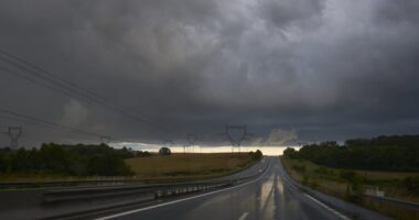 10-year Treasury yield breaks through key resistance levels on way to 5%