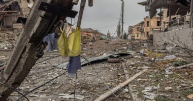 As Russian forces surround Kurakhove, residents refuse to leave the front-line city