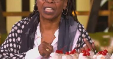 A New York bakery has fired back at Whoopi Goldberg's claims that it refused to serve her because of her political beliefs