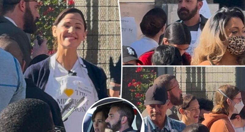 Ben Affleck and Jennifer Garner spend Thanksgiving together with kids amid actor’s divorce from Jennifer Lopez
