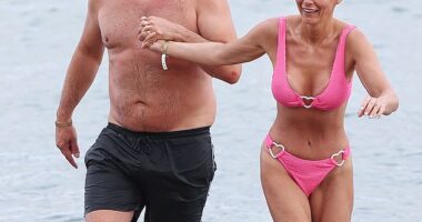 Chanelle Hayes packed on the PDA with her new husband Dan Bingham during their honeymoon in Greece on Friday