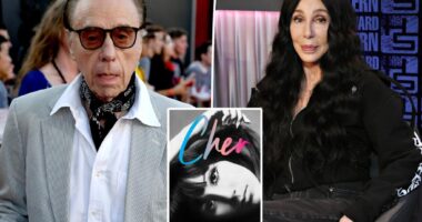 Cher blasts 'arrogant' director after he said she was most difficult actor to work with: 'He was a pig'