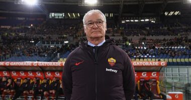 Claudio Ranieri has completed a move to become manager of Roma for the third time