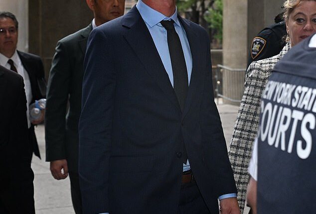 Cop's blunt testimony about 'dirty drug user' Jordan Neely at chokehold trial of Marine vet Daniel Penny
