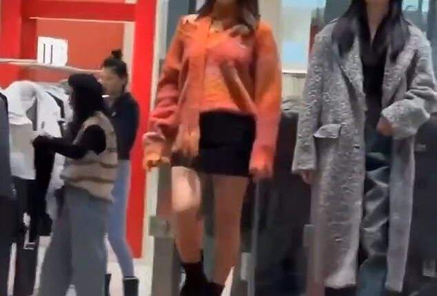 A store in China has enlisted live mannequins walking on treadmills to model its clothes - and the internet has thoughts