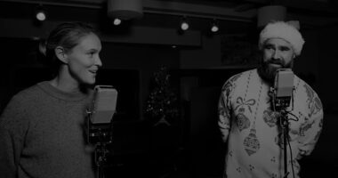 Jason Kelce and wife Kylie have performed a heartwarming duet on his latest holiday album