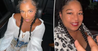 Fans shocked over Lizzo's weight loss as singer twins with her mom