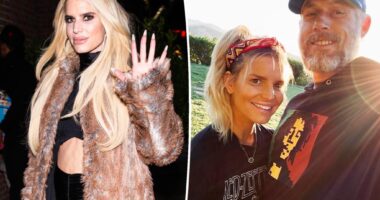 Fans think Jessica Simpson's cryptic post is hint at Eric Johnson split
