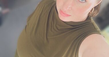 I quit my job as a librarian to become a dominatrix, I now make money telling dad jokes in the nude