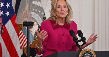 Jill Biden gave Donald Trump a letter for Melania