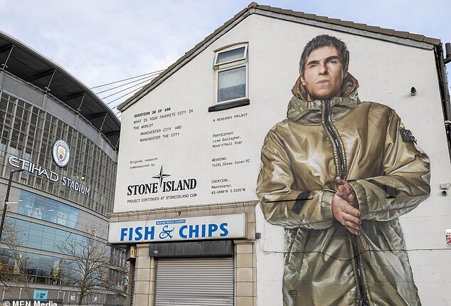 A mural featuring Liam Gallagher in an oversized parka has appeared on the Maine Road Chippy on Ashton New Road, Manchester, and people are all saying the same thing online