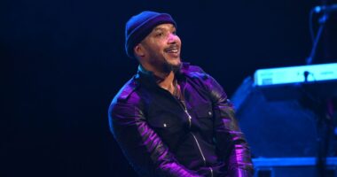 Celebrity Net Worth logo