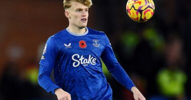 Manchester United are reportedly planning a fresh approach for Everton 's Jarrad Branthwaite next summer