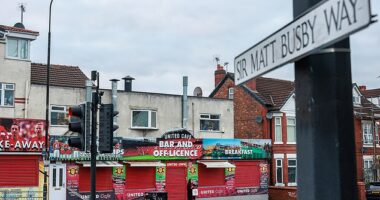 A Manchester United themed cafe has been handed a zero-star hygiene rating after being found of having a rat infestation