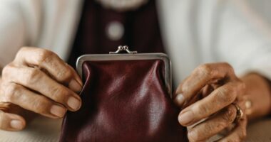 Medicare enrollment is often just one big sales pitch. Here’s where to get help.