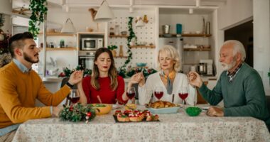 My liberal sister wants to school me on the ‘real causes’ of inflation. Trump and politics are off limits for Thanksgiving. What’s left to talk about?