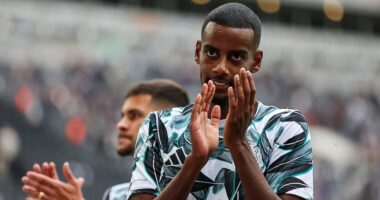 Newcastle vs Arsenal - Premier League: Live score, team news and updates as Mikel Arteta's side seek win to keep pace with title rivals Man City and Liverpool