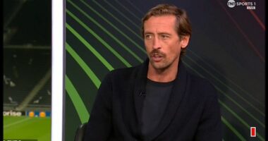 Former Tottenham striker Peter Crouch believes that Spurs need to end their trophy drought this season